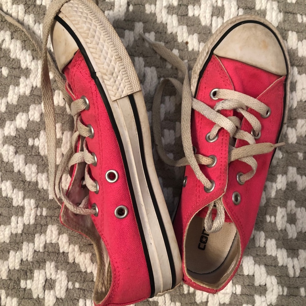 Pink Low Rise Converse - Picture 2 of 3
